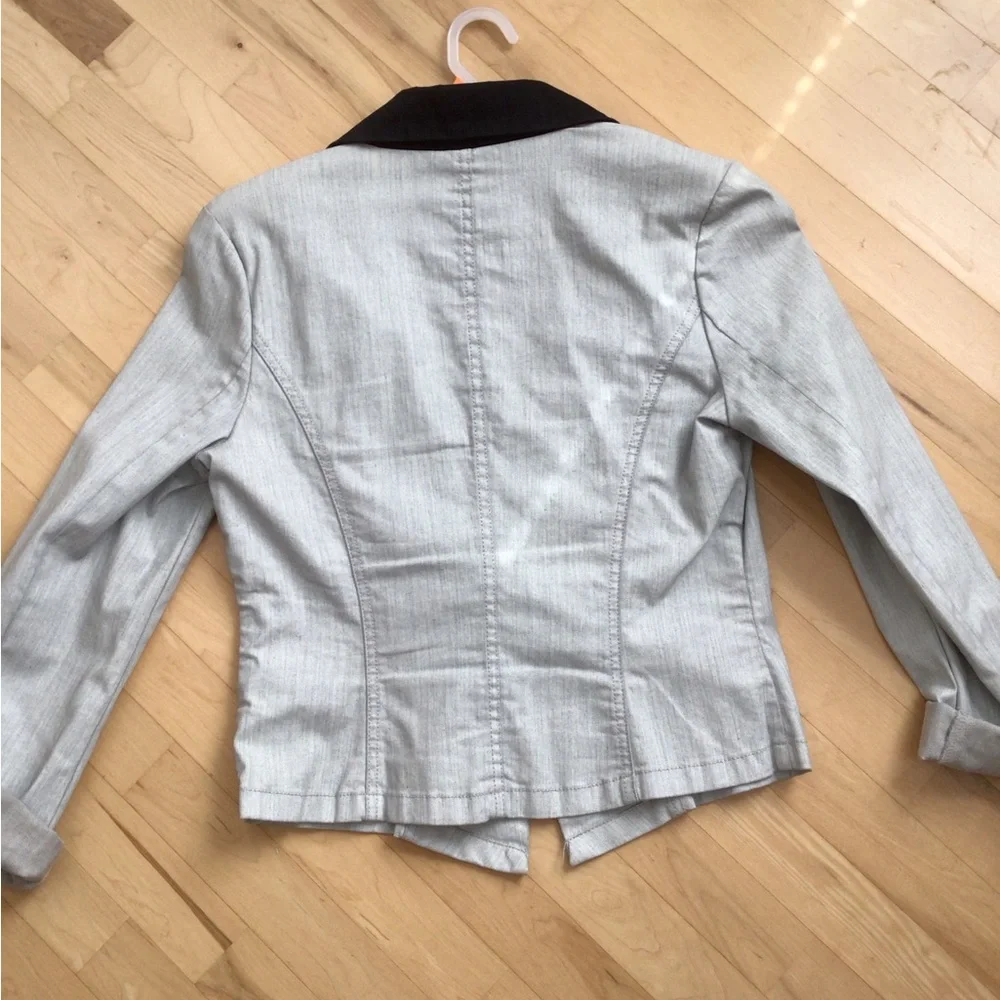 Rock & Republic Women's Gray Blazer with Black Collar - Picture 11 of 12